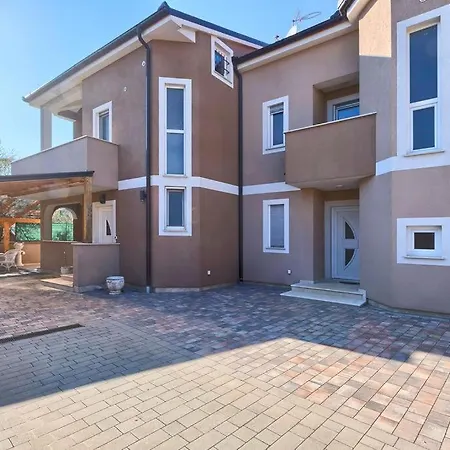 Lovely Fazana Apartments 400M From The Sea Exterior photo