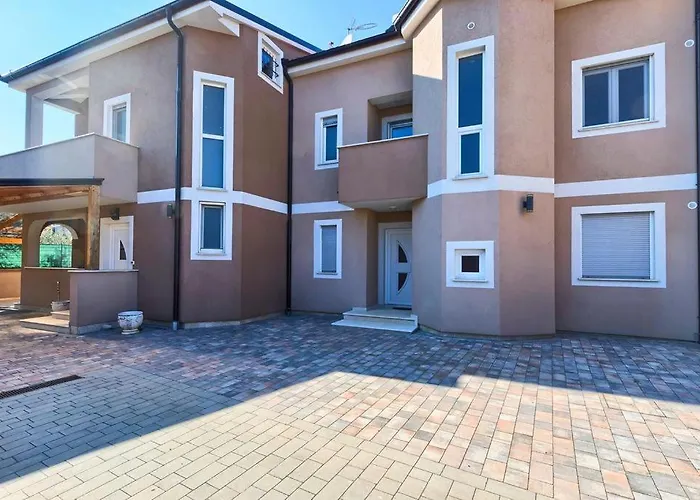 Lovely Fazana Apartments 400M From The Sea